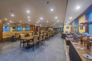 Restaurace v ubytování Surabaya Suites Hotel Powered by Archipelago