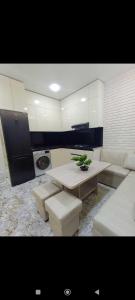 Φωτογραφία από το άλμπουμ του 2х комнатная квартира со всеми удобствами σε Khujand