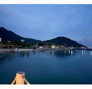 a view of a body of water at night at Villa Kep Sea & Mountains in Phumĭ Ŏng Char +13 photos