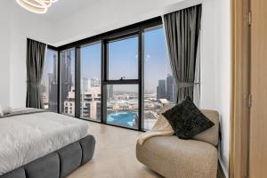 Una cama o camas en una habitación de Direct Burj & Fountain Views - Designer 4BR Haven! 85 fotos más