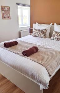 Ένα ή περισσότερα κρεβάτια σε δωμάτιο στο Les gîtes de Rozélie