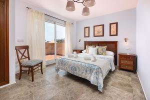 Ένα ή περισσότερα κρεβάτια σε δωμάτιο στο Townhouse with ocean views, BBQ, elevator, padel and pool - COSTA GALERA PARK 25 +43 φωτογραφίες