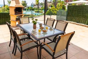 Ποτά στο Townhouse with ocean views, BBQ, elevator, padel and pool - COSTA GALERA PARK 25