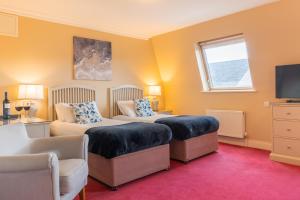 TV a/nebo společenská místnost v ubytování The Moorings Hotel & Seafood Restaurant