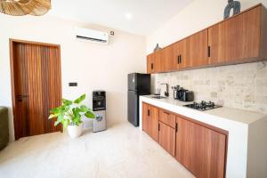 Φωτογραφία από το άλμπουμ του Stylish 1BR near Bingin Beach - Uluwatu Center σε Uluwatu