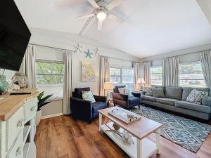 a living room with a couch and a table at Largo Pool House Firepit Pet Friendly in Largo