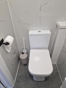 Phòng tắm tại Cozy baby blue room