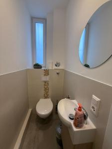 Ένα μπάνιο στο Schönes Zimmer-2 in Stuttgart-Mitte