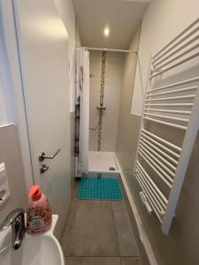 Ένα μπάνιο στο Schönes Zimmer-2 in Stuttgart-Mitte