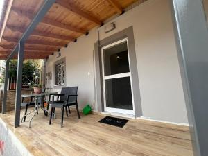 Balkón nebo terasa v ubytování Despo's Guest House