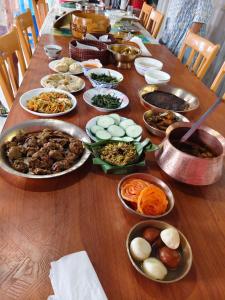 Φαγητό σε αυτό το δωμάτιο σε οικογενειακή κατοικία ή κάπου εκεί κοντά