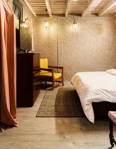 Ένα ή περισσότερα κρεβάτια σε δωμάτιο στο A Heritage Homestay-Aberfoyle Cottage