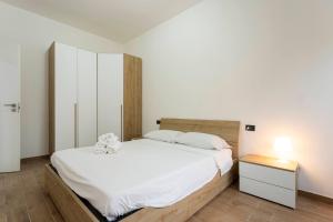 Ένα ή περισσότερα κρεβάτια σε δωμάτιο στο Duca's Suite - Near Hospital Self Chek-in