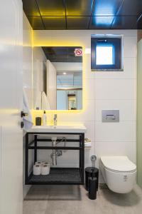 Koupelna v ubytování Demirel Suites