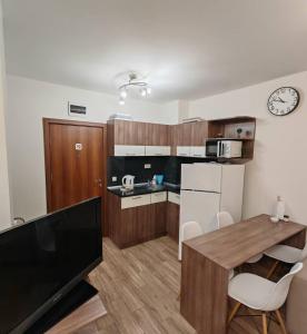 Nhà bếp/bếp nhỏ tại Luxury Studio Coastera Group 18 Cascadas