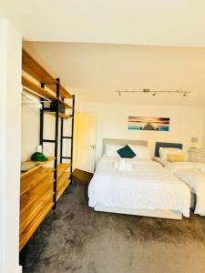 En eller flere senge i et værelse på Southsea Modern Apt