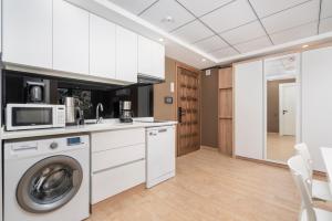 Kuchyň nebo kuchyňský kout v ubytování Demirel Suites + 14 fotografií