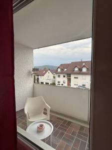 a balcony with a white toilet on a balcony at Helle 2 Zimmer Wohnung mit Balkon gemütlich & zentral in Aalen