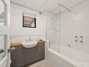 Koupelna v ubytování Rosella - Bushland Hideaway + 16 fotografií