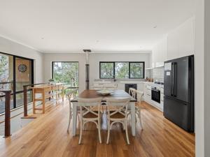 Kuchyň nebo kuchyňský kout v ubytování Rosella - Bushland Hideaway