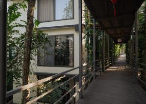 a walkway leading to a building with plants at Irroi Kaziranga in Kāziranga