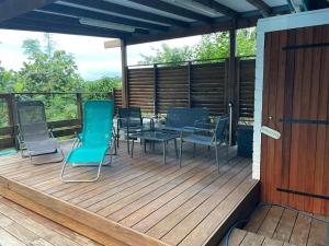 Μπαλκόνι ή βεράντα στο Villa accueillante avec piscine à Rivière-Salée