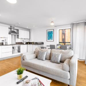 Køkken eller tekøkken på 2 Bedroom Apartment - City Centre - Parking - Balcony - Netflix 5AC