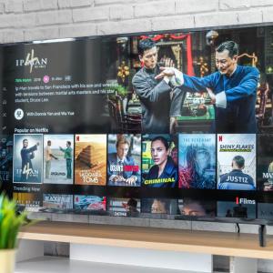 Et tv og/eller underholdning på 2 Bedroom Apartment - City Centre - Parking - Balcony - Netflix 5AC + 17 billeder