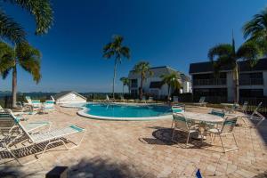 Swimmingpoolen hos eller tæt på Mariner Pointe #521