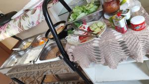 a table with a sink with food on it at POUSADA ELSHADAY Centro in Osvaldo Cruz