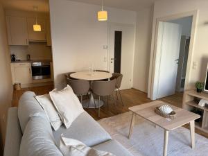 Η κουζίνα ή μικρή κουζίνα στο 2BR, Balcony, Central, Donau, U6 & S-Bahn - BRN 38