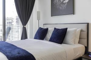 Ένα ή περισσότερα κρεβάτια σε δωμάτιο στο Azizi Riviera 63 +30 φωτογραφίες