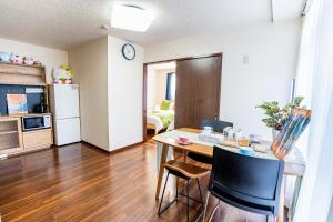a kitchen and living room with a table and chairs at 202 Room, a 6-minute walk from Tokyo Koiwa Station Direct connected to Shinjuku and Akihabara Stations Comfortable one-bedroom apartment with separate wet and dry areas in Tokyo