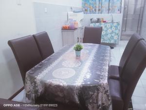 Istumisnurk majutusasutuses Homestay Bajet EM1 Pantai Remis PK