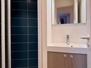 a bathroom with a sink and a mirror at Appartement scandinave rénové, skis aux pieds, 7 pers. - FR-1-634-6 in Avoriaz