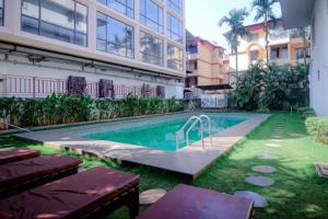 Bazén v ubytování 1 Bed Apartment Sleeps 2 - Pool Parking Balcony nebo v jeho okolí