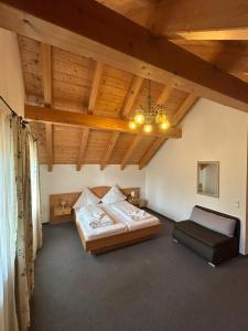 a bedroom with two beds and a chandelier at Hotel Gasthaus Aujäger in Egling