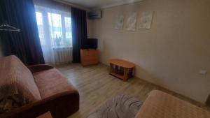 TV a/nebo společenská místnost v ubytování Новая квартира-апартаменты в центре