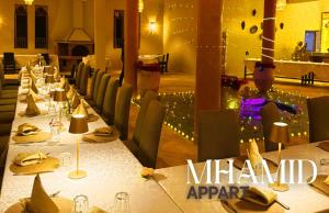 Un restaurant sau alt loc unde se poate mânca la mhamid hotel