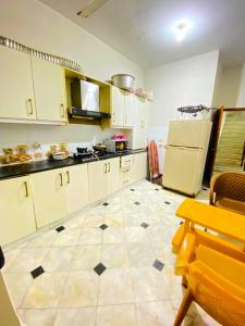 Kuchyň nebo kuchyňský kout v ubytování Hill Town Hotel Islamabad