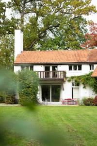 Un jardín fuera de Le Paddock by Ernesst