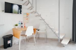 a dining room with a table and white chairs at Las Tortugas Bungalow Beach in Arona