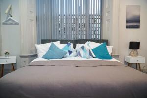 Ένα ή περισσότερα κρεβάτια σε δωμάτιο στο Castle View Stays