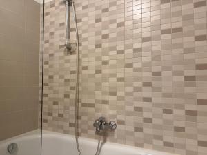 Ένα μπάνιο στο 2BR, balcony, central, danube, U6 & S-Bahn - BRN 39