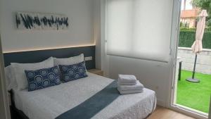 Postel nebo postele na pokoji v ubytování Alojamientos Dima Costa