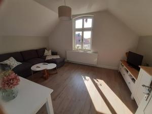 a living room with a couch and a window at Gesamte Unterkunft Apartment in Ludwigslust in Ludwigslust