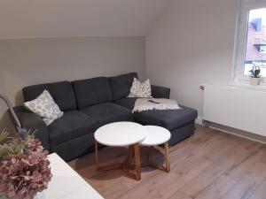a living room with a black couch and a table at Gesamte Unterkunft Apartment in Ludwigslust in Ludwigslust