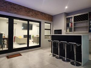 Postel nebo postele na pokoji v ubytování Hadeda Manor On Vaal