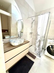 Koupelna v ubytování Luxury Titova Street Apartment Sarajevo with parking included + 45 fotografií