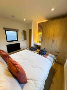 Ένα ή περισσότερα κρεβάτια σε δωμάτιο στο Newmore Highland Pods with Hot Tubs on NC500 +71 φωτογραφίες